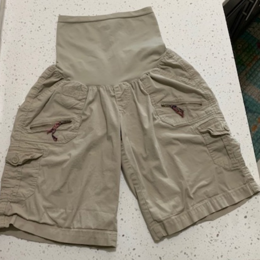 Motherhood Maternity Khaki Shorts Size Large
